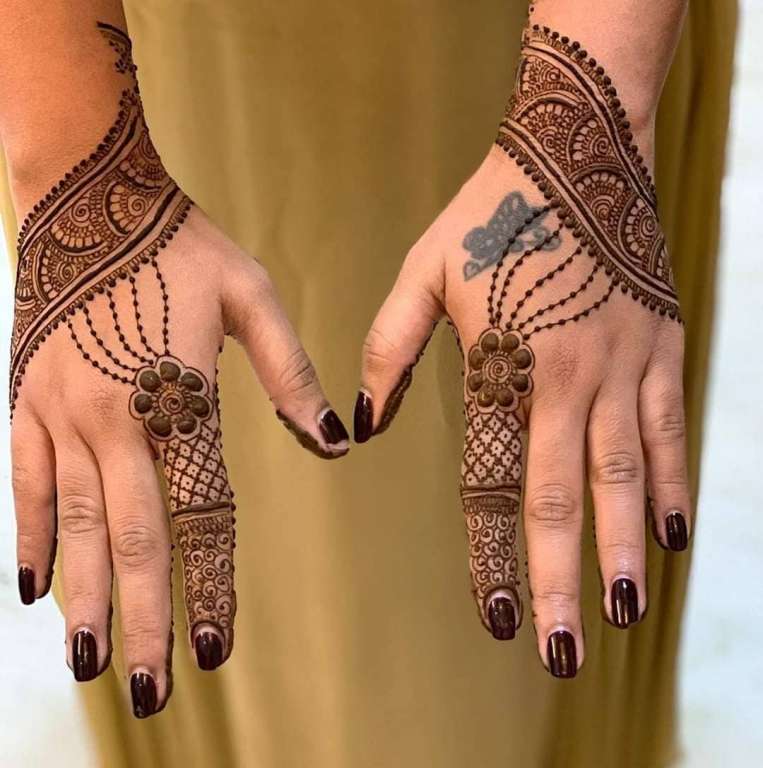 बैकहैंड पर लगाएं बेल मेहंदी के ये डिजाइंस | bel mehndi designs for back  hand | HerZindagi