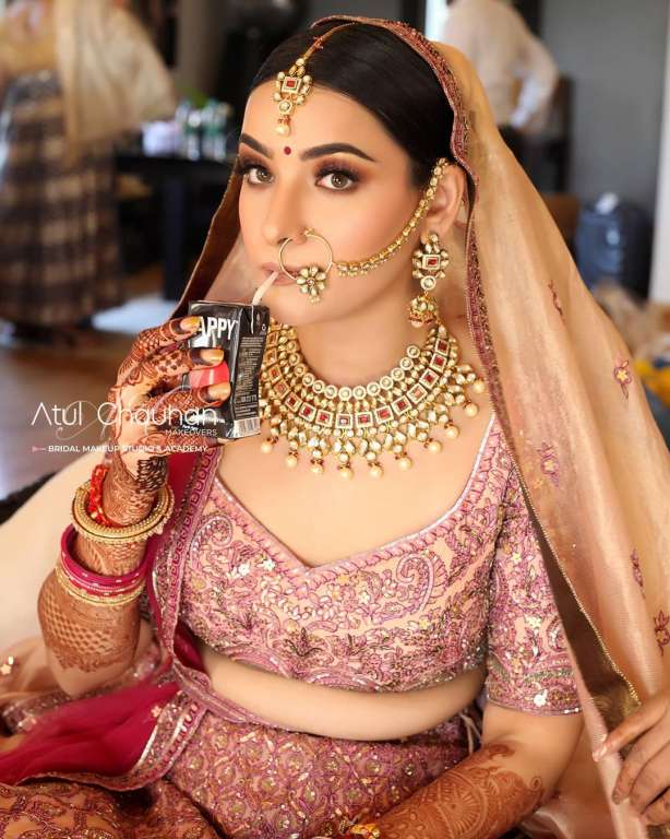Sapna Makeover - Whether you're going glam or all-natural, Check out this  year's trending Bridal Makeup. In fram- @cute_tanvi492  --------------------------------------------------- 👉Book Your Appointment  Now ❤ Bookings open for-𝐀𝐏𝐑𝐈𝐋.....𝗢𝗰𝘁 ...