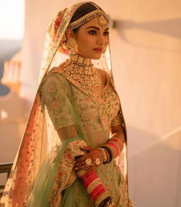 Sabyasachi Bride Wore A Maroon Lehenga, Paired It With Unique Emerald  Jewellery And Tassle 'Kaleera'
