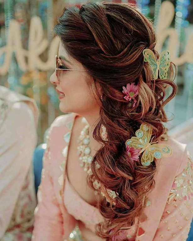 13 Latest Bridal Hairstyle For Mehendi Ceremony