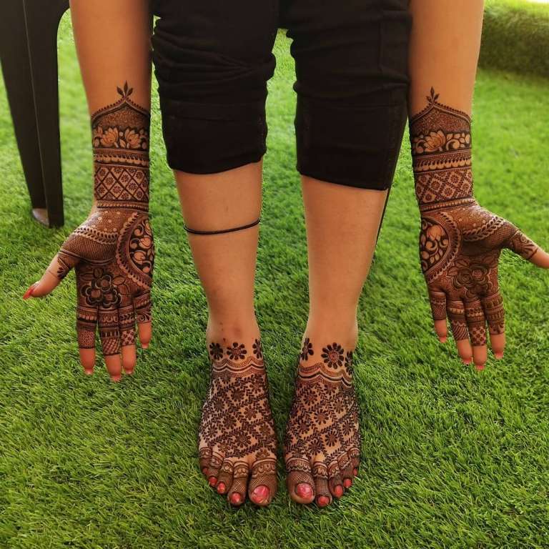 Most Beautiful Feet Mehndi Design 2019 | Simple Foot Mehndi Design | Easy  Leg Mehndi Design - YouTube