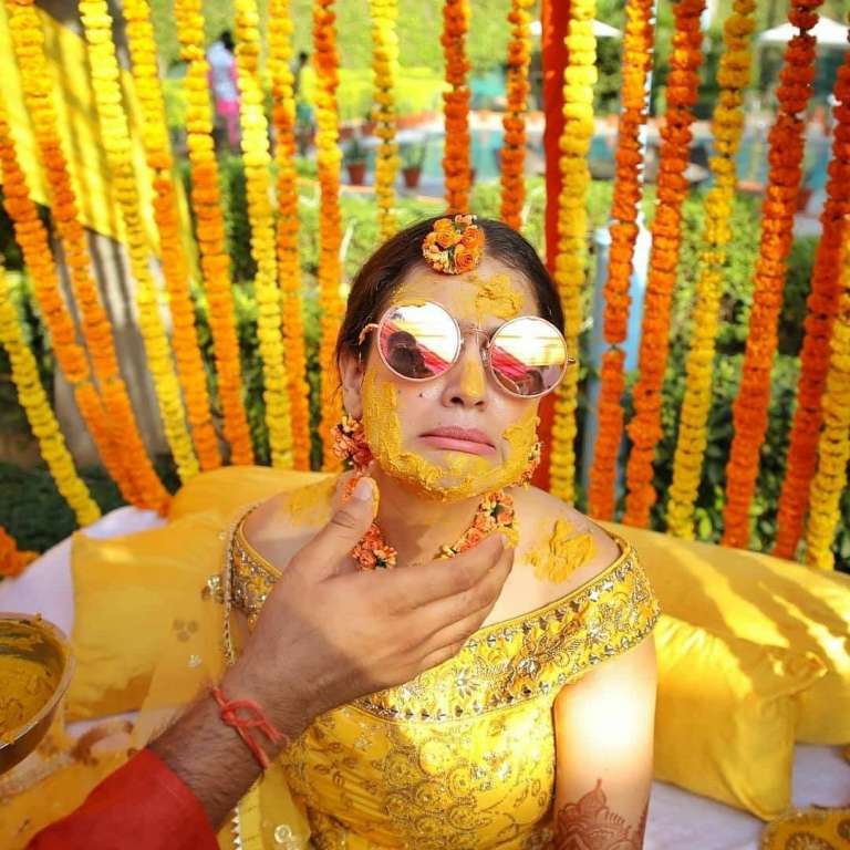 18+Trending haldi poses ideas for bride [2023]