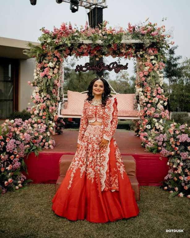 Beautiful homecoming brides drass by thanuja dananjaya | Indian wedding  bridesmaids, Homecoming dresses, Bridal wedding dresses