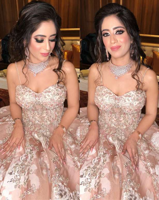 Discover 165+ gown makeup and hairstyle indian super hot - POPPY