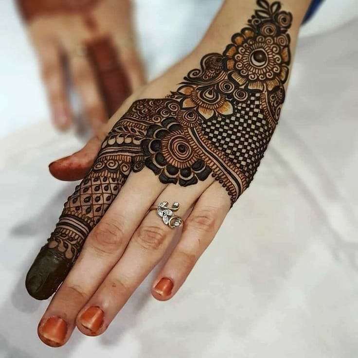 70+ Gorgeous Back Hand Mehndi Designs That Stole Our Hearts - Pyaari  Weddings
