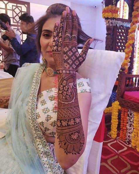 35+ Traditional Mehendi Designs For Every Type Of Bride! | WedMeGood