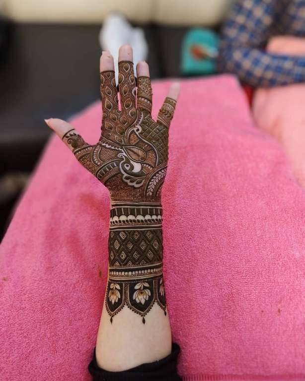 30 Jaw-Dropping Mehendi Designs for Your Wedding Day - Swagrani