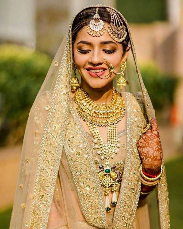 Slay Every Bridal Lehenga Effortlessly Like This Bride! - ShaadiWish