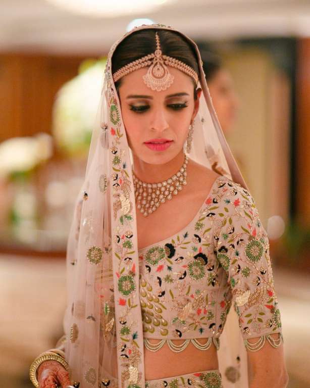 Indian bridal, Indian bridal makeup, maroon lehenga, velvet lehenga |  Indian bridal lehenga, Indian bridal dress, Indian bridal outfits