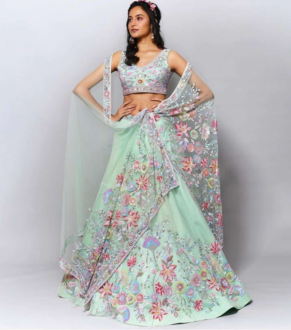 Buy Bollywood Style Amy Jackson Rose Filet Lehenga Online - DMV9853 |  Andaaz Fashion