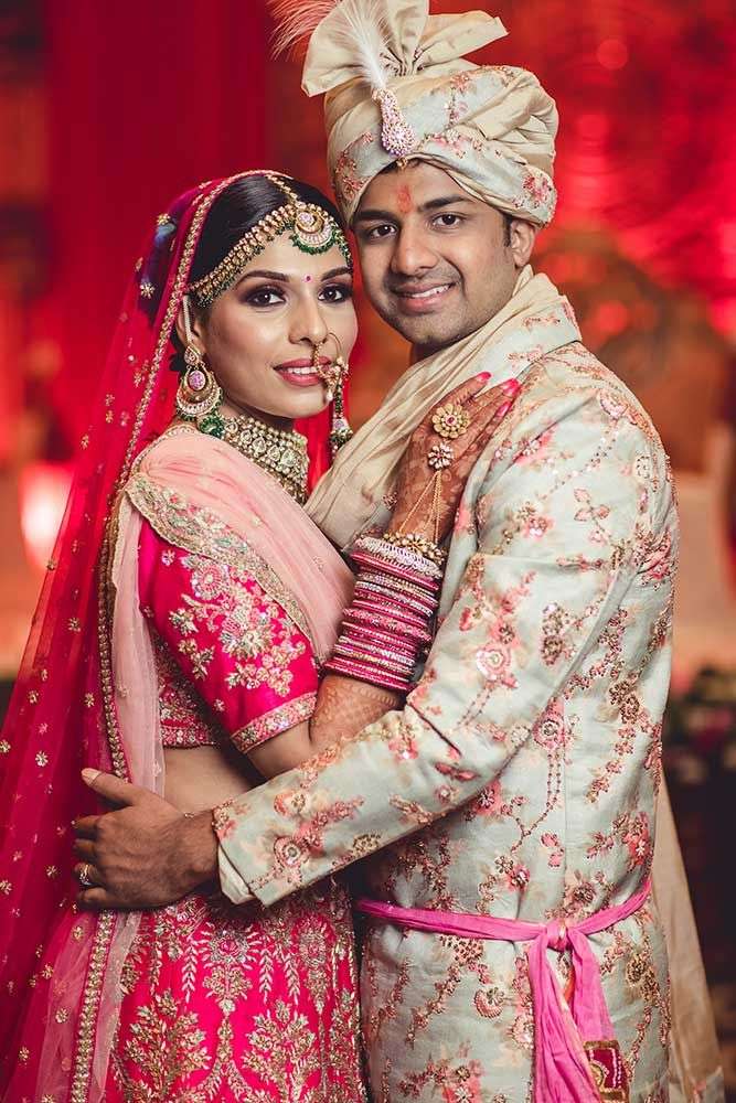 Indian wedding couple posing on the beach - PixaHive