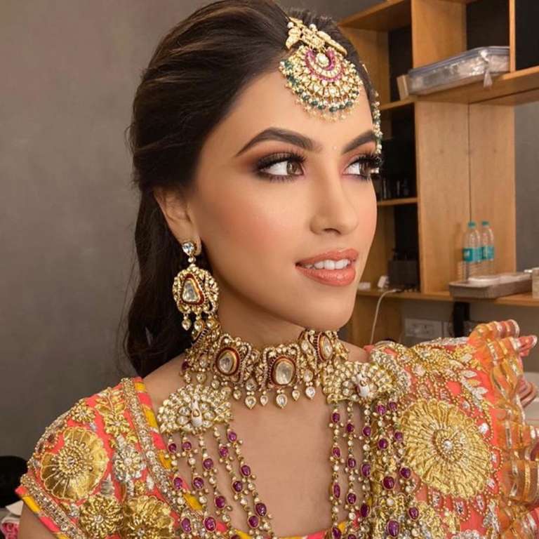 Jewellery India: How to wear a Borla