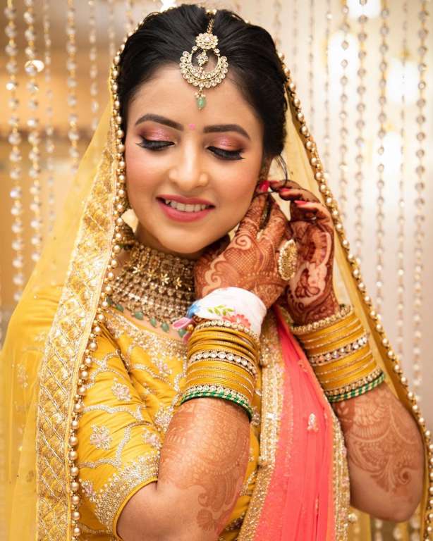 Simple Mehndi - Bridal Look & bridal makeup.... #bridal... | Facebook