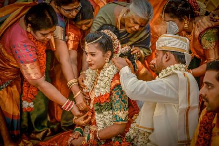 https://s3.fabweddings.in/storage/nimitham-wedding-photography-in-chennai/cardimage/248271-2020-29-04-01-04-56.jpg