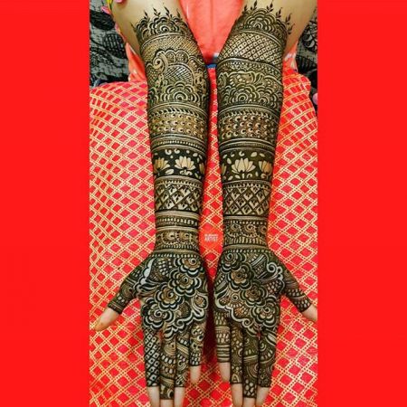WedMeGood on Instagram: “Delicate henna strokes with a pop of pink-now  that's somethi… | Bridal mehndi designs, Latest bridal mehndi designs,  Bridal mehendi designs